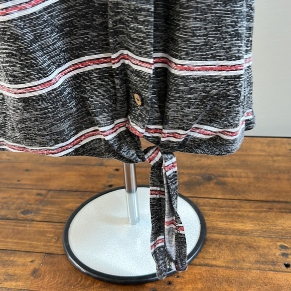No Boundaries Size M(7-9) Light Weight Short Sleeve Top - Picture 2 of 8